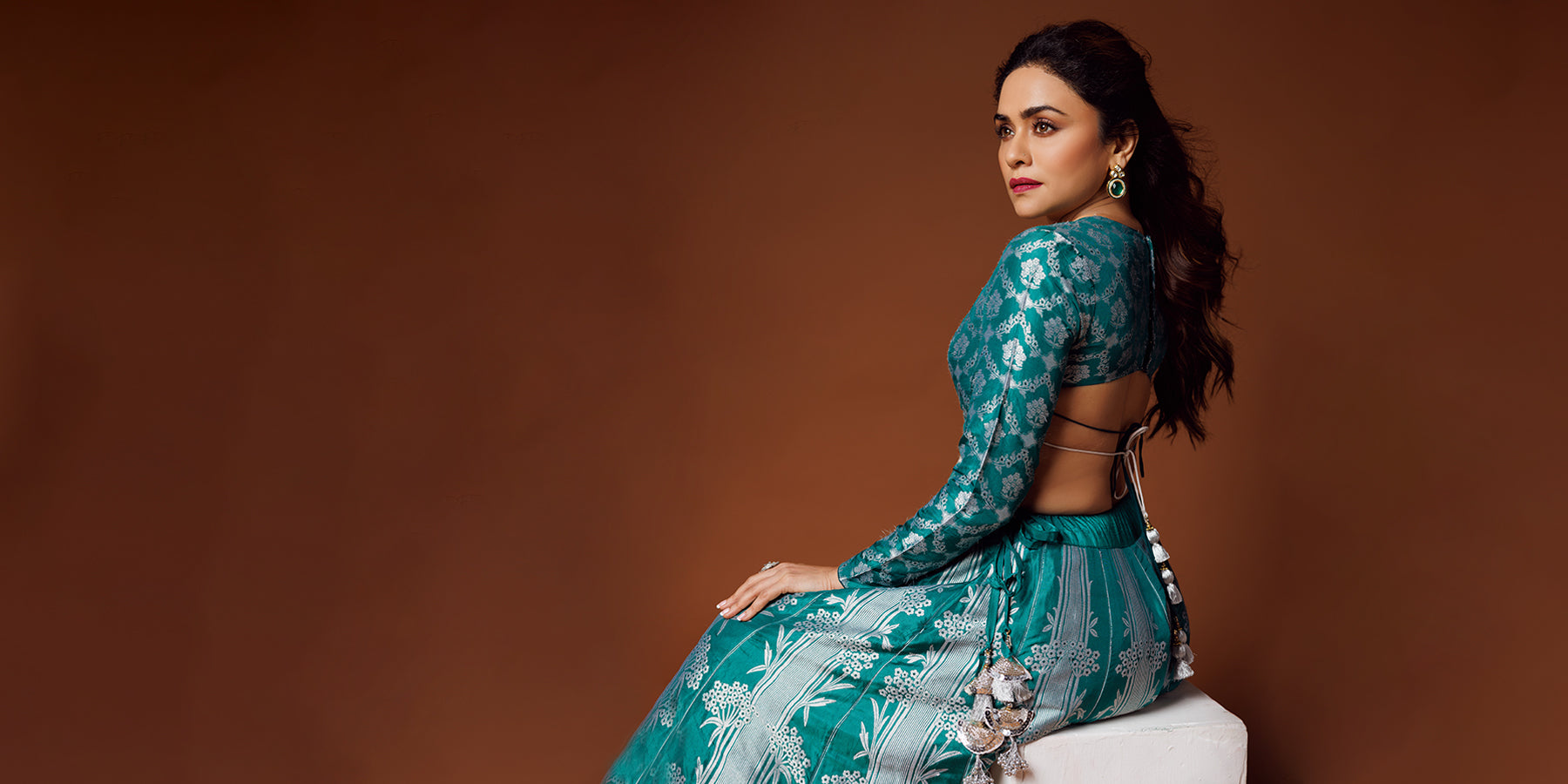 files/Amruta-khanvikar-1800-x-900.jpg